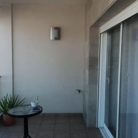 Apartamento 2 Bedroom Apartment, 150 M. From Beach And Centre Of